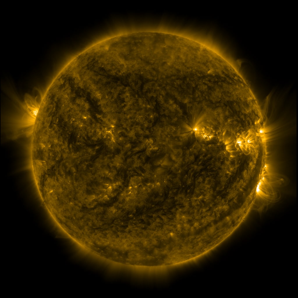 El Sol hoy en luz ultravioleta extrema a 171 Å, con su corona, sus bucles y sus regiones activas, en la imagen más reciente del Observatorio de Dinámica Solar de la NASA